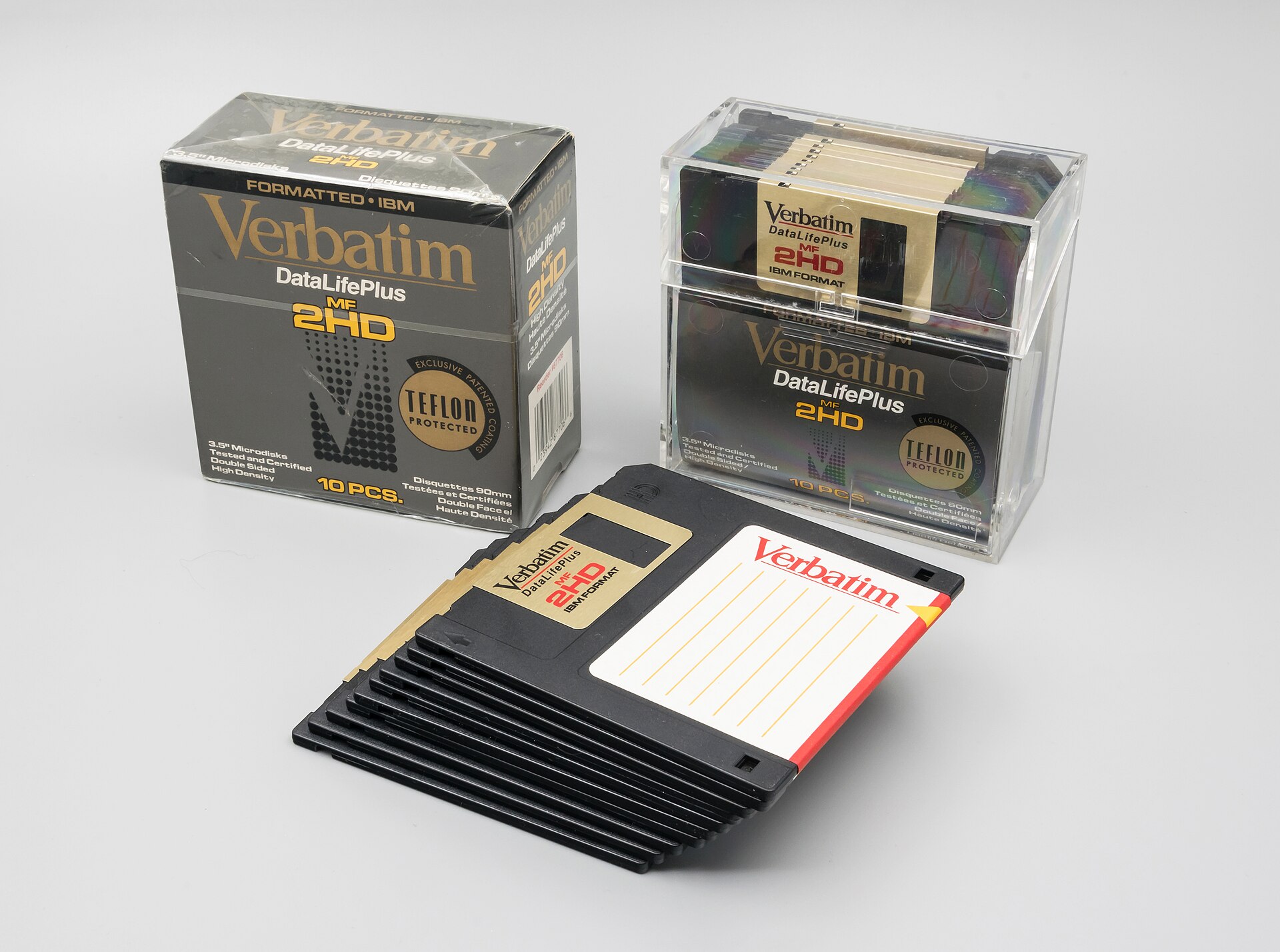 Verbatim DataLifePlus floppy disks beside their box and clear storage case
